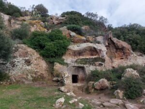Necrópolis de Montessu, en el municipio de Villaperuccio (foto: La Pintadera Sarda)